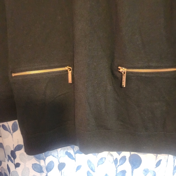 Michael Michael Kors Women's Green Turtleneck Sweater with Gold Accents Size M - Picture 3 of 6